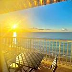 Seaviews By Jenni Menton, La Suite, Superbe Front De Mer, Emplacement Avec Terrasse Et Parking! Apartman