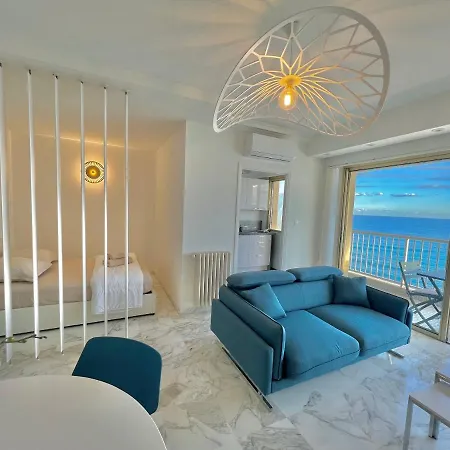 Seaviews By Jenni Menton, La Suite, Superbe Front De Mer, Emplacement Avec Terrasse Et Parking! *