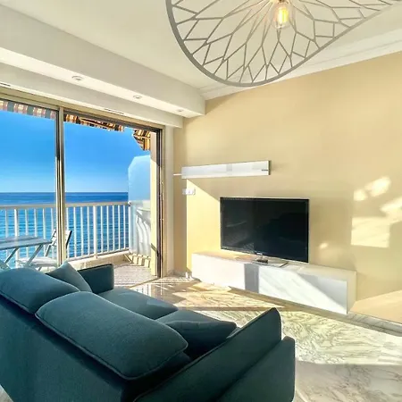 Seaviews By Jenni Menton, La Suite, Superbe Front De Mer, Emplacement Avec Terrasse Et Parking! *