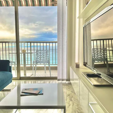 Seaviews By Jenni Menton, La Suite, Superbe Front De Mer, Emplacement Avec Terrasse Et Parking! דירה מנטון