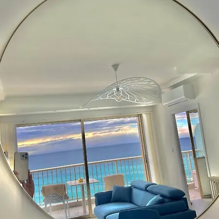 דירה Seaviews By Jenni Menton, La Suite, Superbe Front De Mer, Emplacement Avec Terrasse Et Parking! מנטון