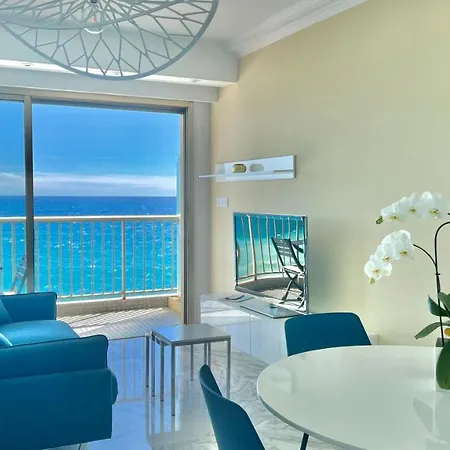 Seaviews By Jenni Menton, La Suite, Superbe Front De Mer, Emplacement Avec Terrasse Et Parking! * מנטון