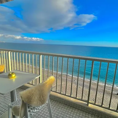 דירה Seaviews By Jenni Menton, La Suite, Superbe Front De Mer, Emplacement Avec Terrasse Et Parking!