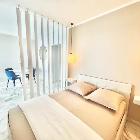 Seaviews By Jenni Menton, La Suite, Superbe Front De Mer, Emplacement Avec Terrasse Et Parking! *