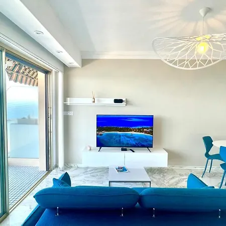 Seaviews By Jenni Menton, La Suite, Superbe Front De Mer, Emplacement Avec Terrasse Et Parking! מנטון