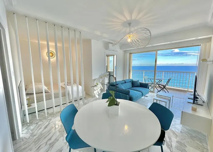 Apartmán Seaviews By Jenni Menton, La Suite, Superbe Front De Mer, Emplacement Avec Terrasse Et Parking!
