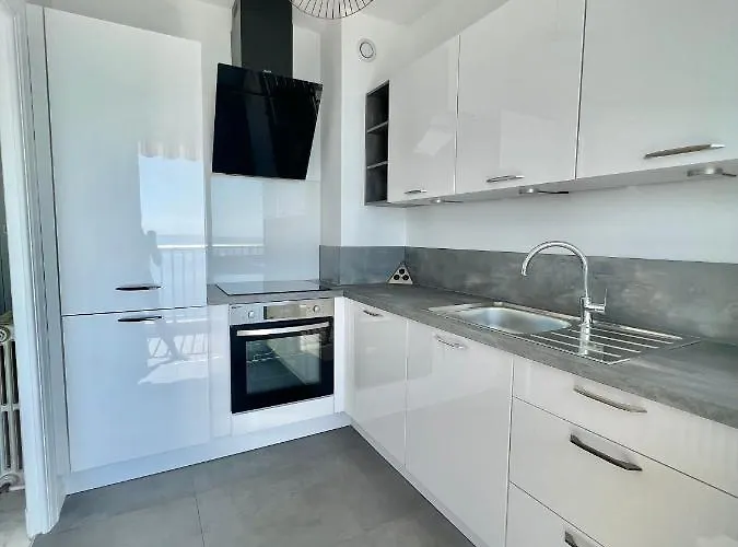 Apartmán Seaviews By Jenni Menton, La Suite, Superbe Front De Mer, Emplacement Avec Terrasse Et Parking! *