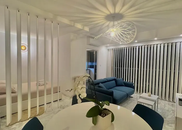 Seaviews By Jenni Menton, La Suite, Superbe Front De Mer, Emplacement Avec Terrasse Et Parking! Menton